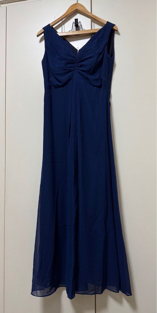 Dark navy evening dress, no beading (Category: Evening dresses & gowns) located in Pasig City. Submitted by omeeom (Listing ID 1388590560, Image 1). Description: - used once - good condition - mop: gcash/bpi - no other photos - dm for inquiries - sf care of buyer - damage incurred during shipping will not be the responsibility of the seller.
