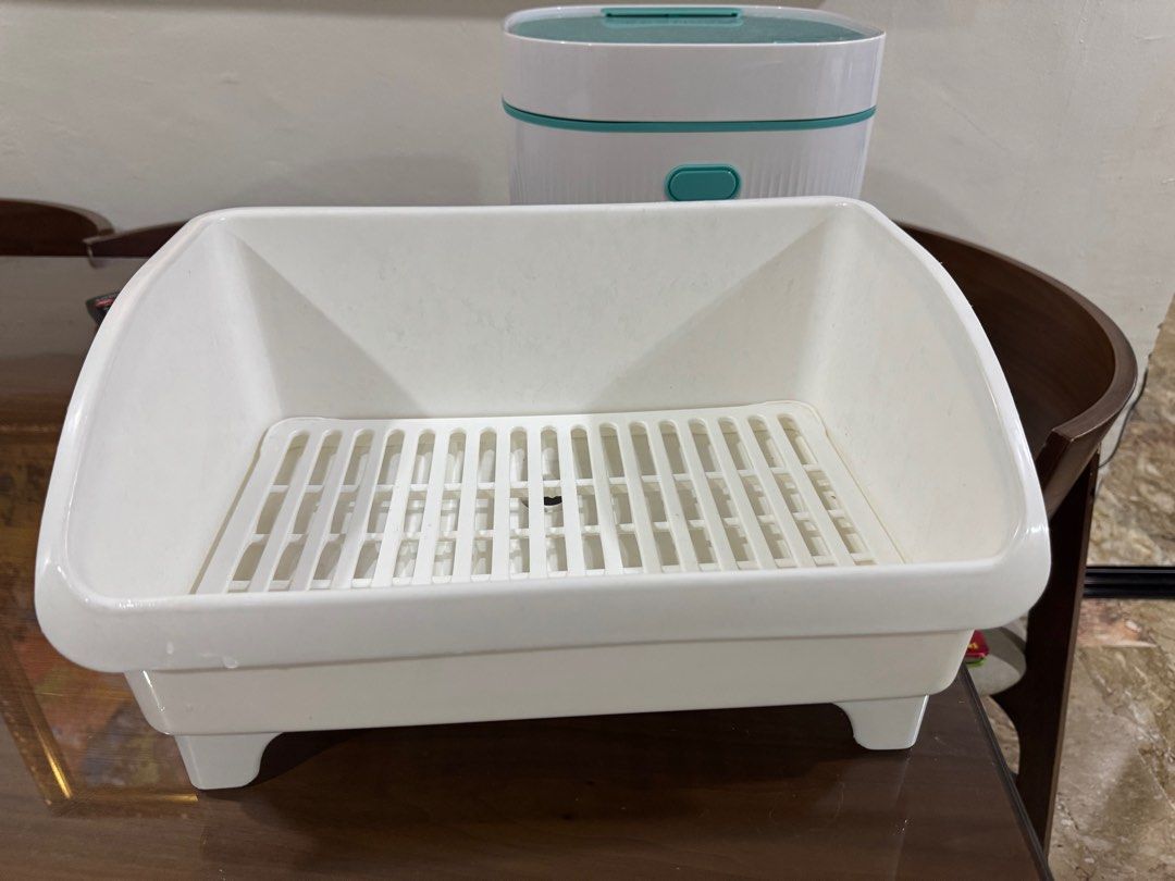 Dish drainer (Category: Other Kitchenware & Tableware) located in Muntinlupa City. Submitted by goldinmygarage (Listing ID 1388691548, Image 1). Description: Never used Stored lang.