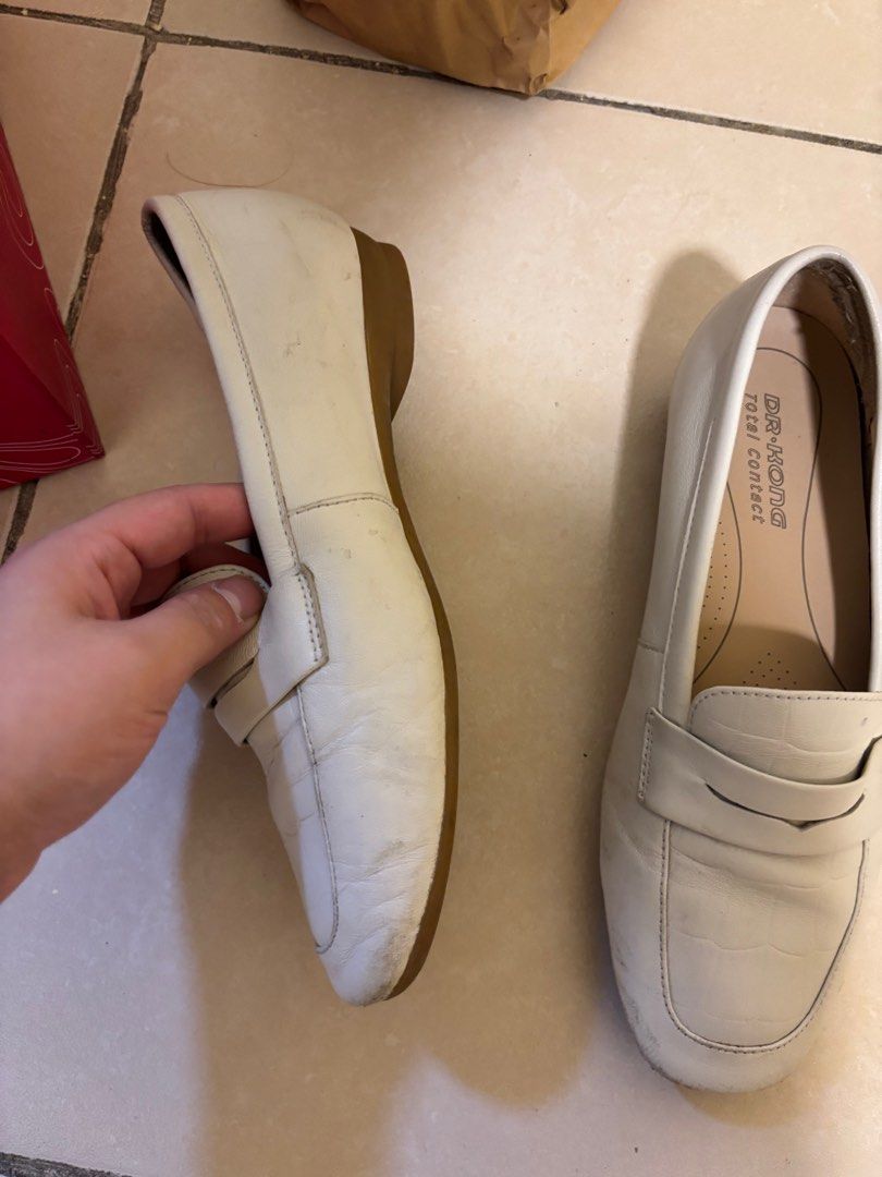 Dr. Kong white loafer size UK 35 (Category: Loafers) located in Quezon City. Submitted by gtancollection (Listing ID 1388701601, Image 3). Description: Needs cleaning. Still comes with a box.
