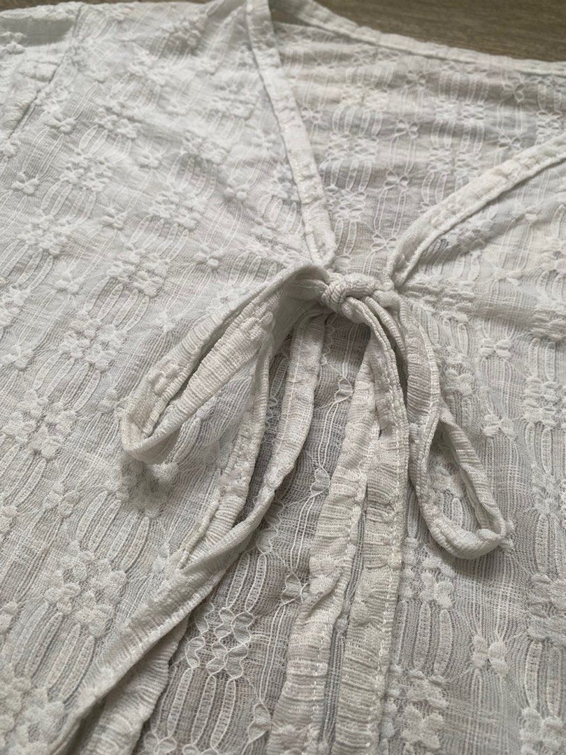 Front tie long sleeve cardigan top (Category: Longsleeves) located in Cebu City. Submitted by rylscloset (Listing ID 1388579099, Image 3). Description: 💗 super cute! 💗 perfect for layering 💗 light airy fabric 💗 size xs-s .