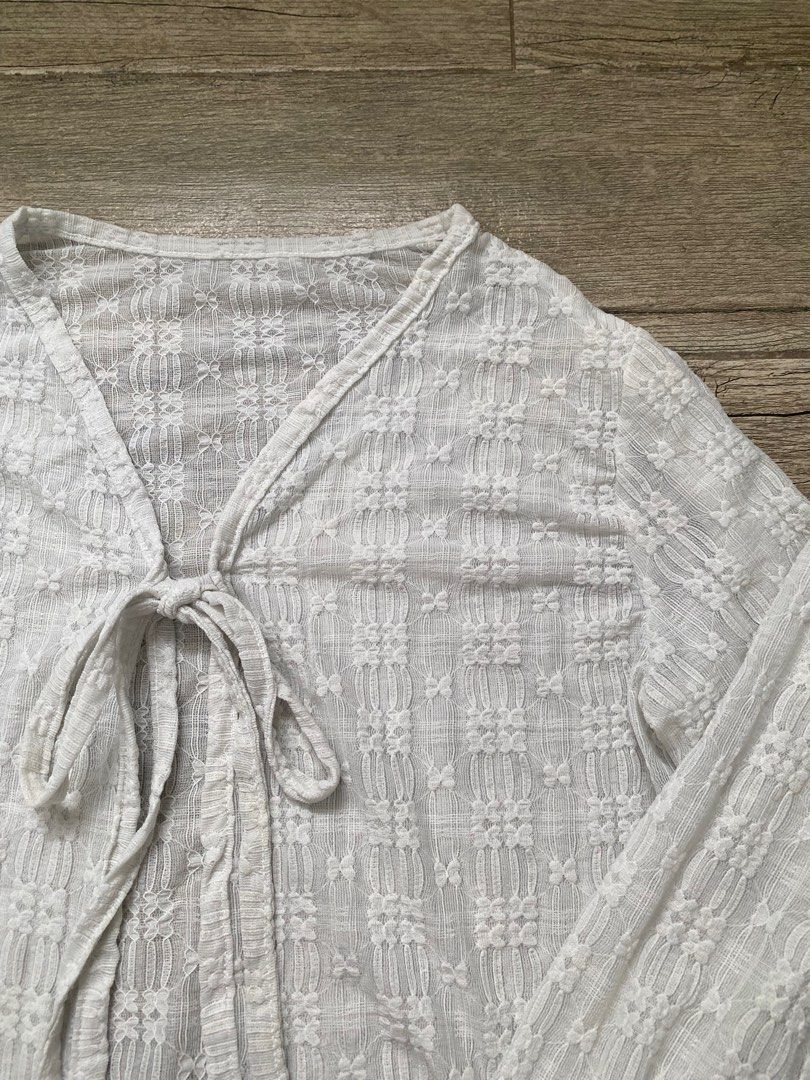 Front tie long sleeve cardigan top (Category: Longsleeves) located in Cebu City. Submitted by rylscloset (Listing ID 1388579099, Image 2). Description: 💗 super cute! 💗 perfect for layering 💗 light airy fabric 💗 size xs-s .