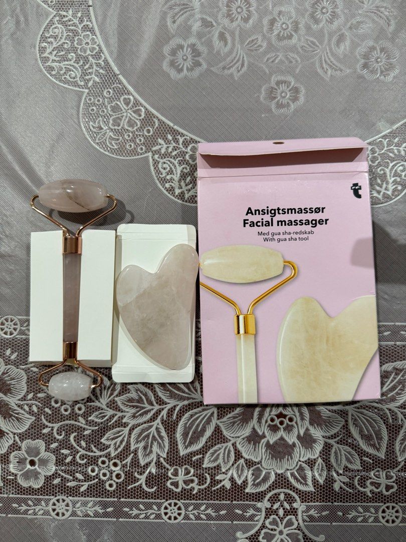 Gua shua and roller rose quartz (Category: Face Care) located in Manila. Submitted by bunanni (Listing ID 1388613766, Image 2). Description: Brandnew With box Gua shua face roller.