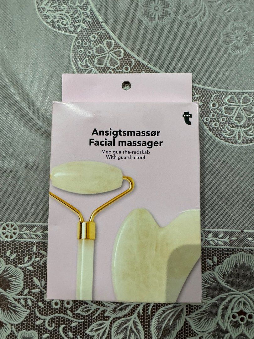 Gua shua and roller rose quartz (Category: Face Care) located in Manila. Submitted by bunanni (Listing ID 1388613766, Image 1). Description: Brandnew With box Gua shua face roller.