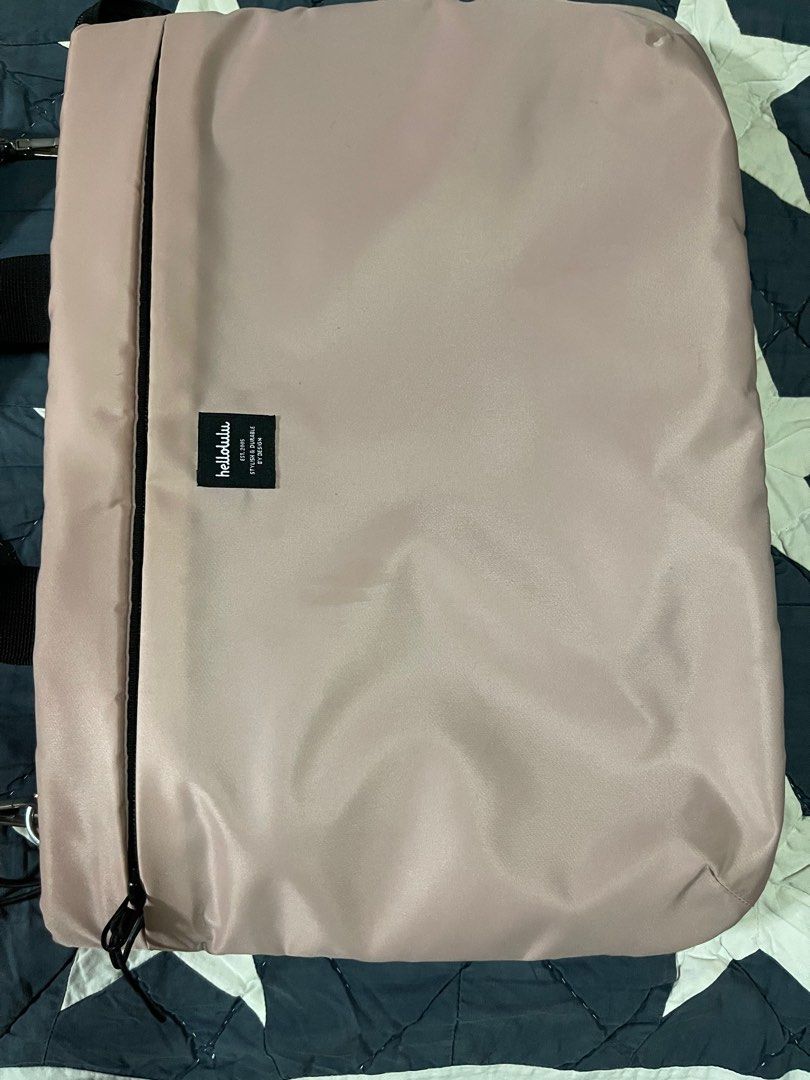 Hellolulu Laptop Bag (Category: Laptop Bags & Sleeves) located in Muntinlupa City. Submitted by dinnazaratan (Listing ID 1388669807, Image 2). Description: Pink laptop bag with cushion for 15" laptop with front pocket for pens and notebooks. Price only slightly negotiable. Originally bought for 4,998.