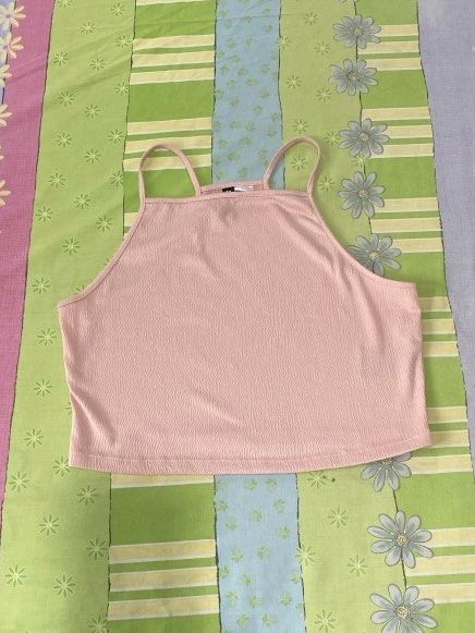 h&m pink textured halter crop top (Category: Sleeveless) located in Quezon City. Submitted by v.gdb (Listing ID 1388571641, Image 1). Description: no flaws message for when worn/actual pics can do meet ups around lilac st. or marikina heights.