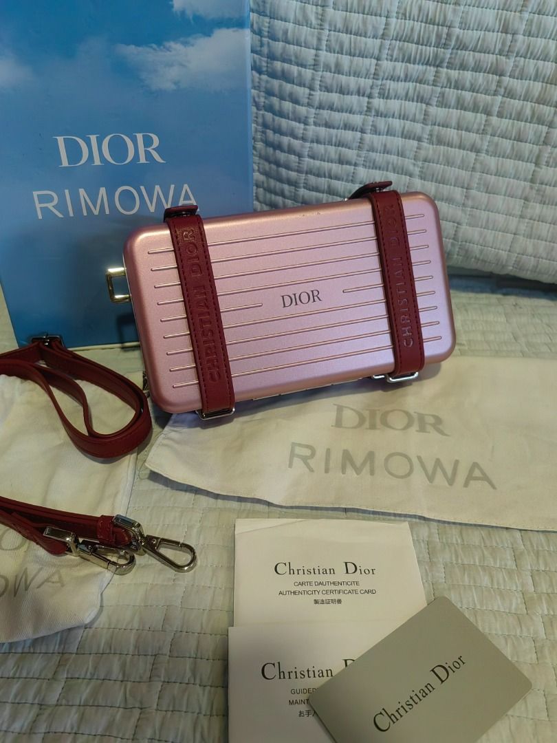 Japan Surplus CD sale❗ (Category: Luxury Bags & Wallets) located in Cebu City. Submitted by elcoleccion21 (Listing ID 1388595956, Image 2). Description: Japan Source Genuine leather inside Quality assurance GUARANTEED❗ May slight rubs pls see the pic pero di talaga halata.