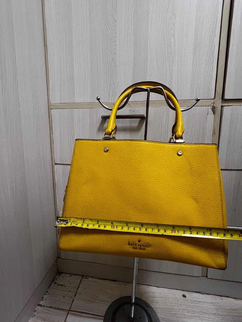 Kate Spade (Category: Luxury Bags & Wallets) located in Muntinlupa City. Submitted by ababrl (Listing ID 1388577947, Image 2). Description: Never been used Nakatago lng po bought in Australia last year Rfs: migrating soon Issue: NONE.