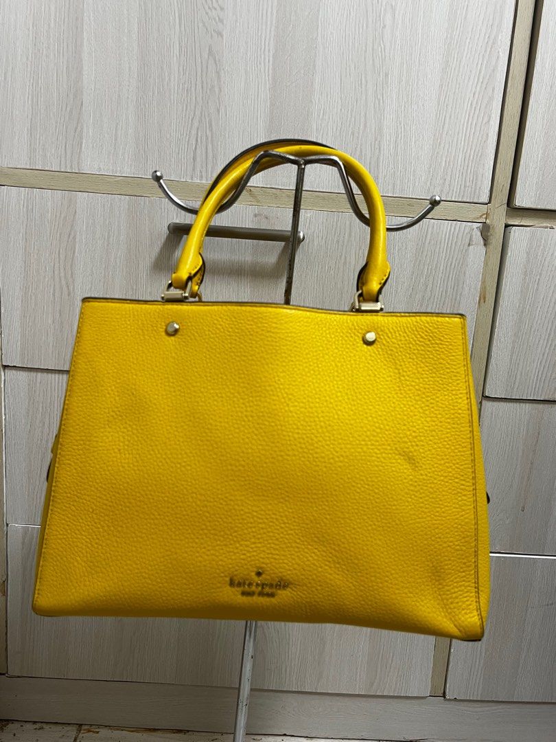 Kate Spade (Category: Luxury Bags & Wallets) located in Muntinlupa City. Submitted by ababrl (Listing ID 1388577947, Image 1). Description: Never been used Nakatago lng po bought in Australia last year Rfs: migrating soon Issue: NONE.