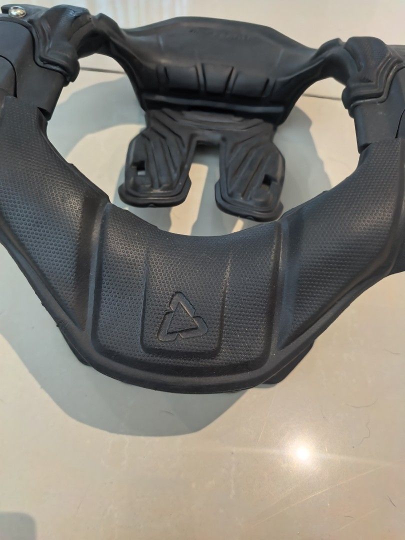 Leatt GPX 4.5 Neck Brace (Category: Braces, Support & Protection) located in Singapore. Submitted by therapeuticgreen (Listing ID 1388577208, Image 3). Description: - Leatt GPX 4.5 neck brace - Excellent condition - Designed for off-road and motocross - Provides crucial neck protection - Comfortable and adjustable - Includes original box.