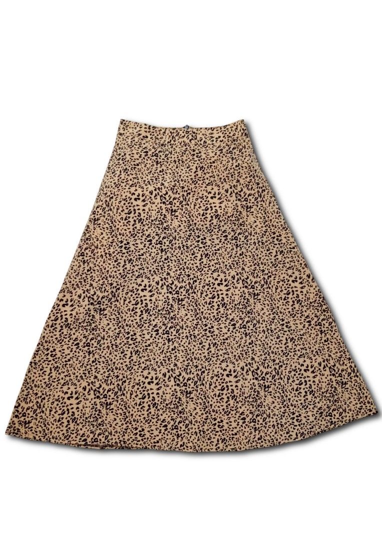 Leopard Long Skirt| Leopard A-Line Long Skirt (Category: Skirts) located in Quezon City. Submitted by luv.riz (Listing ID 1388583589, Image 1). Description: 24 to 25 wl | 30 l Nbu With inner lining Perfect for petite girlies Ganda ng tela 💗 Location: Quezon City 💗 MOP: Gcash 💗 All items are in good condition, but please, still manage your expectations..