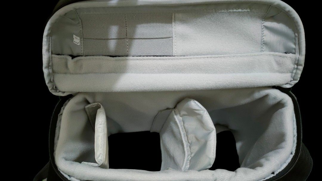 Lowepro ProTactic SH 180 AW Shoulder Bag for Mirrorless Camera System (Black) (Category: Camera Bags & Carriers) located in Quezon City. Submitted by qatarboi (Listing ID 1388522251, Image 3). Description: .