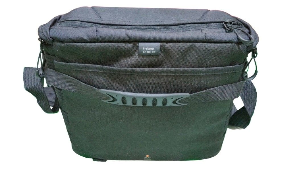 Lowepro ProTactic SH 180 AW Shoulder Bag for Mirrorless Camera System (Black) (Category: Camera Bags & Carriers) located in Quezon City. Submitted by qatarboi (Listing ID 1388522251, Image 2). Description: .