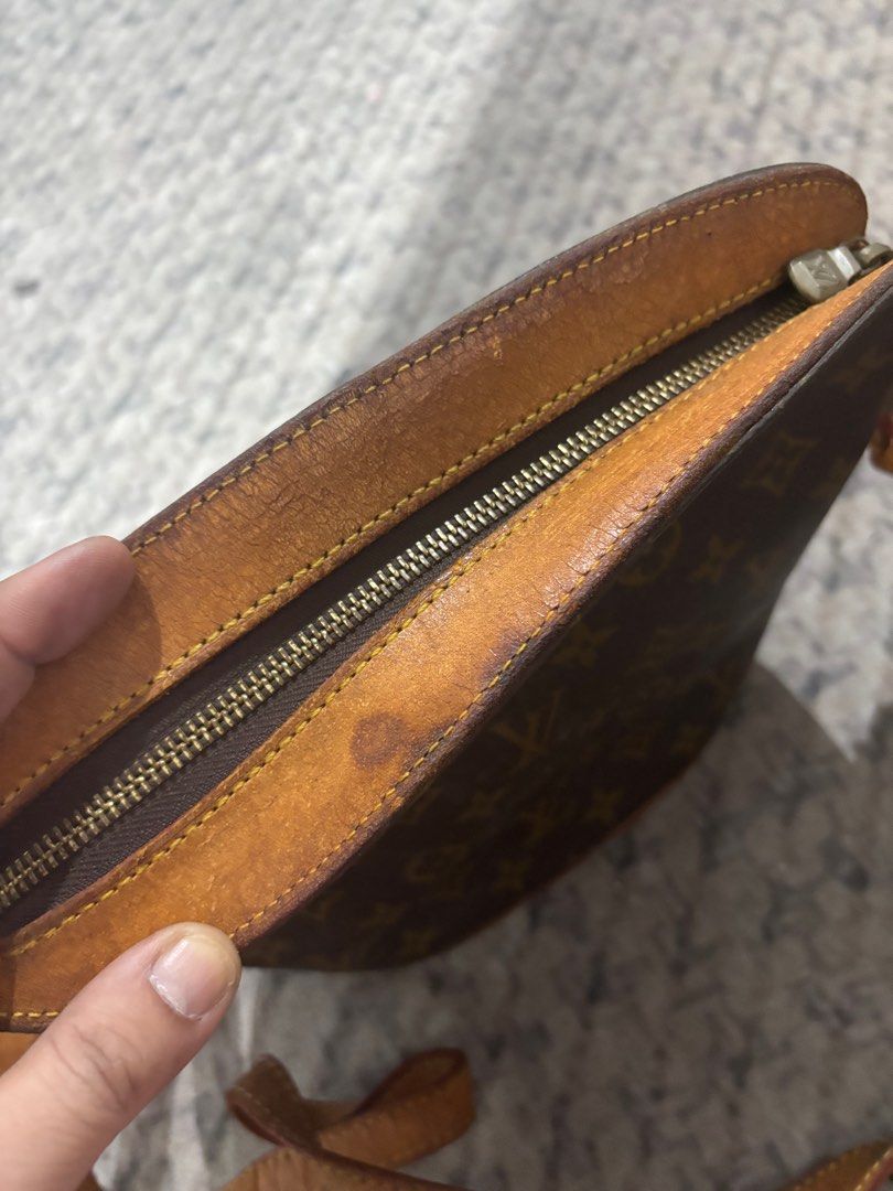 Lv (Category: Luxury Bags & Wallets) located in Manila. Submitted by plussize530 (Listing ID 1388689627, Image 3). Description: .