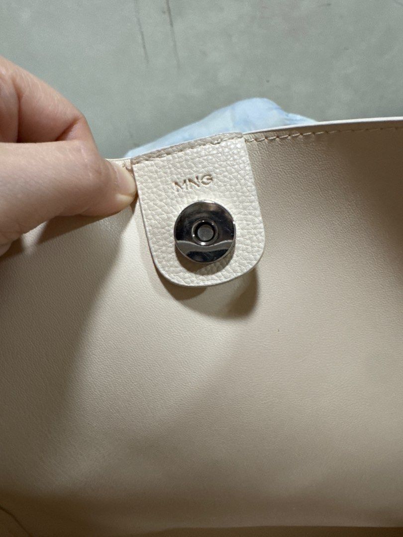 Mango White Tote Bag (Category: Shoulder Bags) located in Quezon City. Submitted by oncelovedph (Listing ID 1388632091, Image 3). Description: White tote bag Light weight Can fit a lot RFS: Downsizing bag collection.
