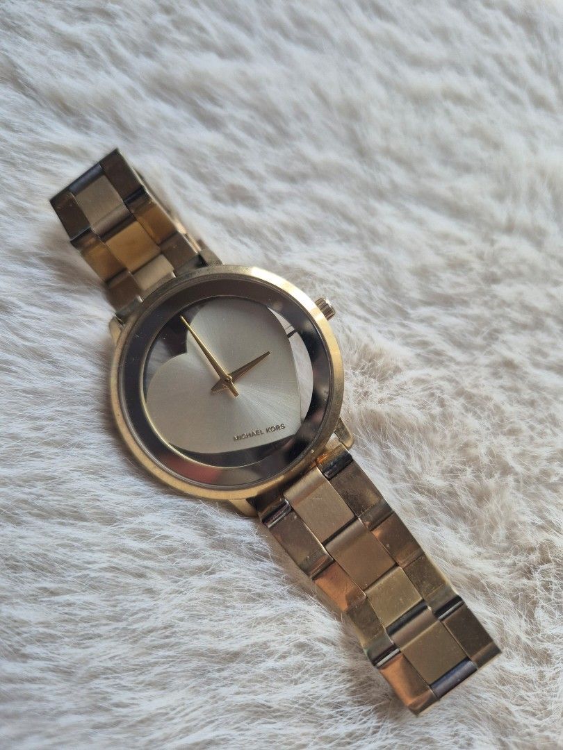 Michael kors heart crystal watch (Category: Women's Watches) located in Iloilo. Submitted by hellowanderer (Listing ID 1388594291, Image 1). Description: .