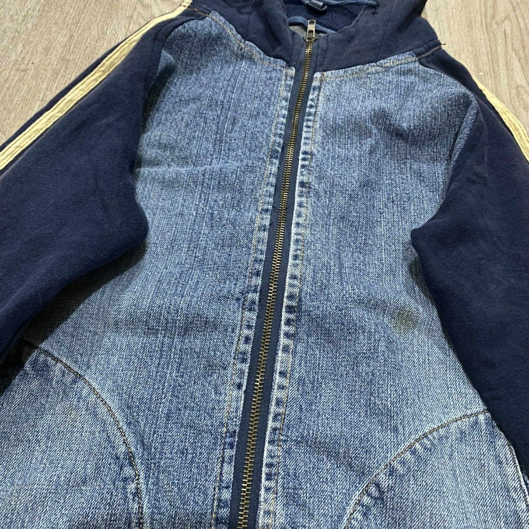mix Denim Jacket for Men/Women (declutter) (Category: Coats, Jackets and Outerwear) located in Cabuyao City. Submitted by lackingly (Listing ID 1388554722, Image 3). Description: 20 width 25 length has stain so need wash shipping shouldered by buyer jnt/gcash.