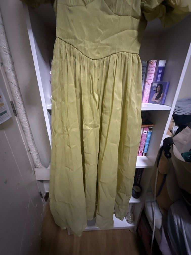 Olive Green Renaissance Empire Gown size small (Category: Evening dresses & gowns) located in Quezon City. Submitted by sebdj (Listing ID 1388654522, Image 3). Description: Olive green gown Prom, party, formal Size small Empire cut Bought in megamall at 3k Used twice only for school tea party Pick up/lalamove is okay Thank you.