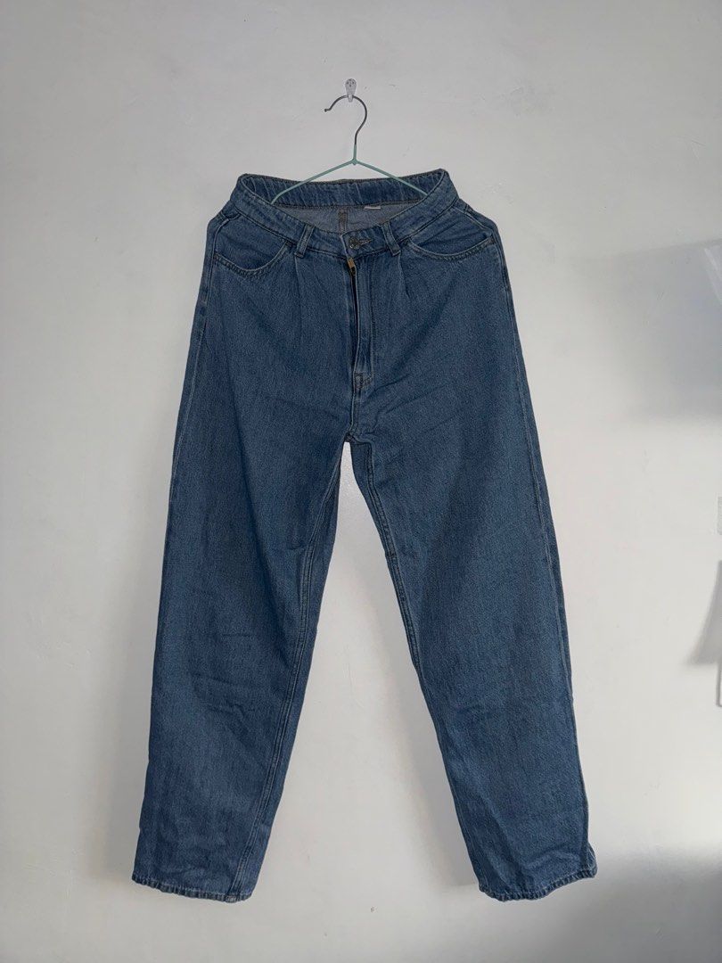 [ORIG] H&M SLIM MOM JEANS (Category: Jeans) located in San Mateo. Submitted by joysterr (Listing ID 1388563974, Image 1). Description: soft fabric and very nice fit! w-26-27 l-39.