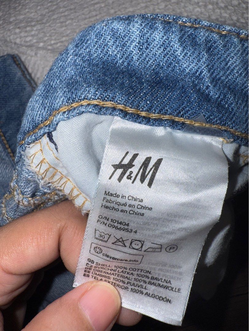 [ORIG] H&M SLIM MOM JEANS (Category: Jeans) located in San Mateo. Submitted by joysterr (Listing ID 1388563974, Image 2). Description: soft fabric and very nice fit! w-26-27 l-39.