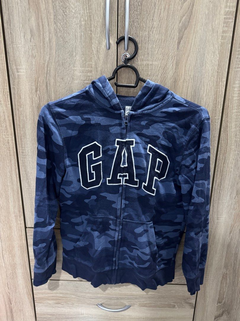 Pre-loved Gap Kids Hoodie Jacket (Category: Babies & Kids Fashion) located in Malabon City. Submitted by clover510 (Listing ID 1388675788, Image 1). Description: Fits 10-12 yrs old Shoulder : 16" Length : 22" With flaw (pls. see last pic) MOP: Gcash Location: Malabon City.