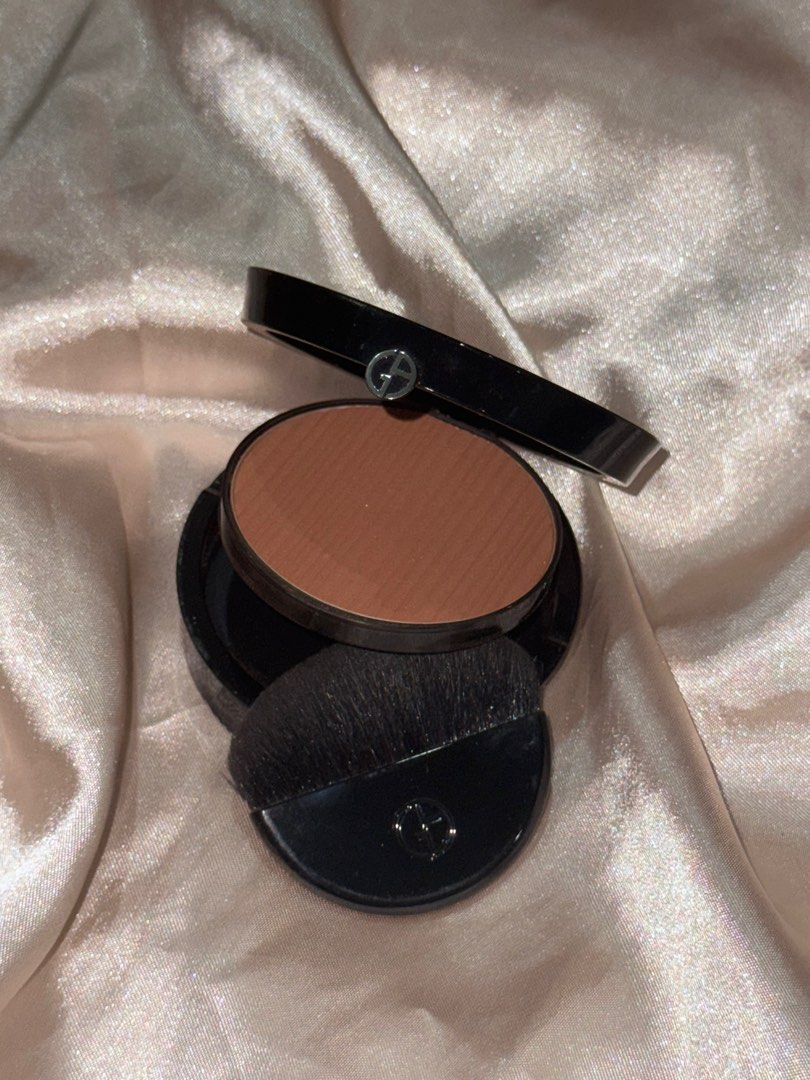 RARE Giorgio Armani Sun Fabric Bronzer (Category: Makeup) located in Quezon City. Submitted by pink_highlights (Listing ID 1388669858, Image 1). Description: 🍒 Swatched twice, no box, with brush 🎁 ALL ITEMS NEGOTIABLE!🎁 📣 FREE SHIPPING for same-day purchase and payment 📣.