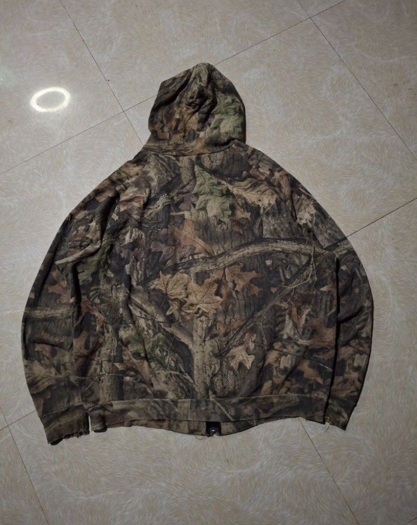 Realtree Zip hoodie (Category: Activewear) located in Cabiao. Submitted by driftthrift (Listing ID 1388538340, Image 2). Description: 26x26 issue: distress ribbings, repaired small pinholes, see pictures for more details.