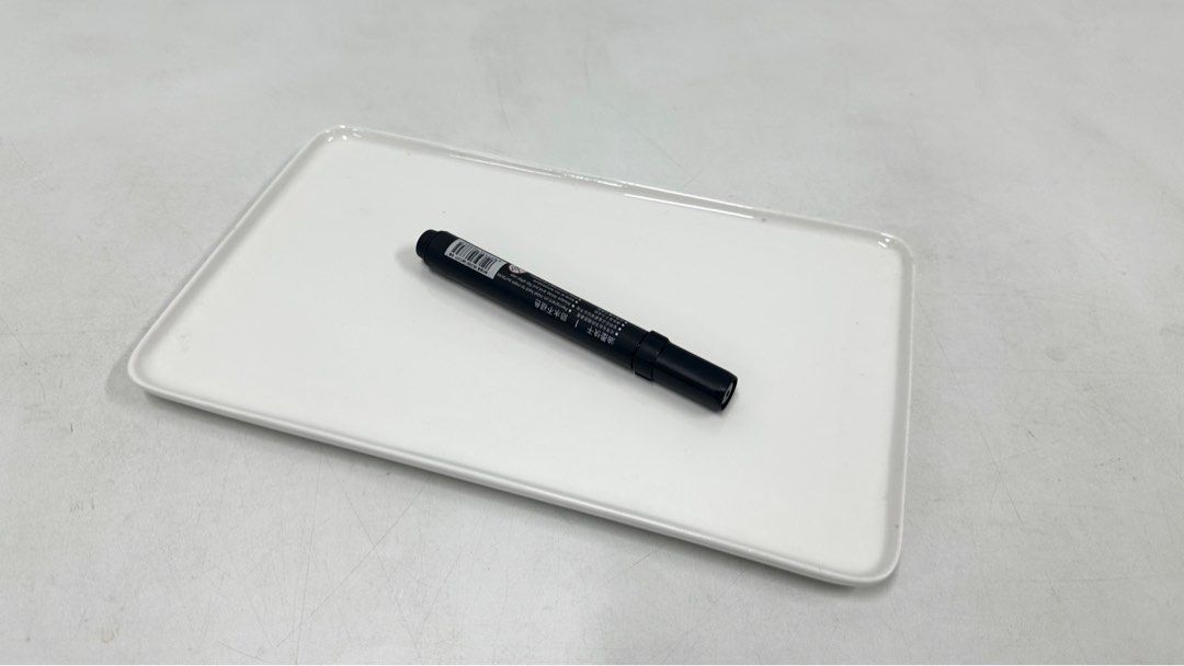 Rectangular plate (Category: Dinnerware & Cutlery) located in Singapore. Submitted by achou123 (Listing ID 1388683920, Image 2). Description: Modern design 10 pcs available, $3 each 10 cm x 28 cm Self pick up from Bukit Batok or Queenstown.