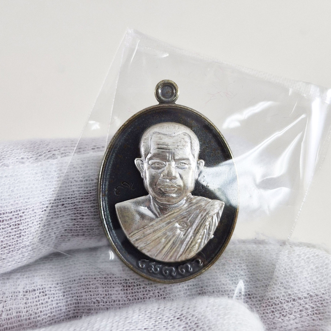 Rian Metta Phra Ajarn Suriyan. Nawa metal with Silver Mask. Code 89 ...