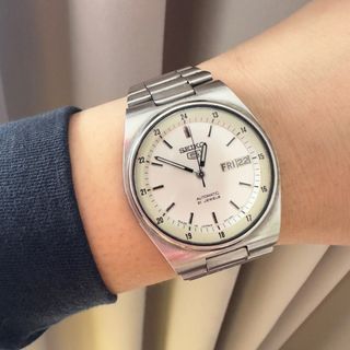 (Category: ) located in . Submitted by prelovedcollectionplc (Listing ID 1388571996, Image 1). Description: .