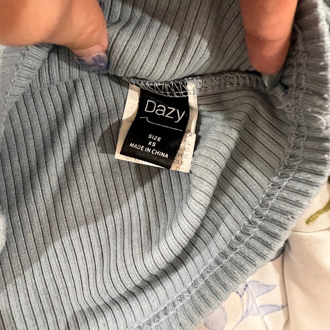 Shein Dazy Off Shoulder Blue Gray Longsleeves (Category: Longsleeves) located in Manila. Submitted by pinkhamster (Listing ID 1388566448, Image 2). Description: Shein Thick comfy material Best fits xs-s.