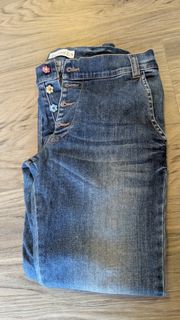 (Category: ) located in . Submitted by goodie2muchshoes (Listing ID 1388554777, Image 1). Description: .
