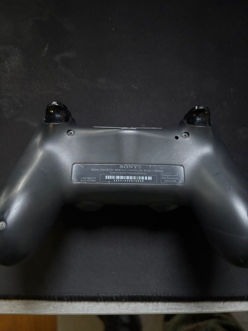 Sony DualShock PS4 Controller (Category: Controllers) located in Singapore. Submitted by shailnijar (Listing ID 1388654621, Image 2). Description: - Used Sony PlayStation 4 controller - Fully functional - Some wear and tear - All buttons and joysticks working - Used for about a year - No cable provided .