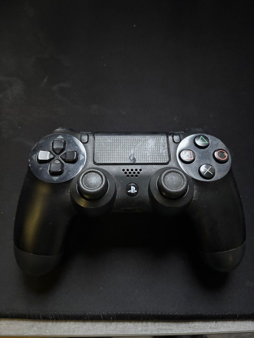 Sony DualShock PS4 Controller (Category: Controllers) located in Singapore. Submitted by shailnijar (Listing ID 1388654621, Image 1). Description: - Used Sony PlayStation 4 controller - Fully functional - Some wear and tear - All buttons and joysticks working - Used for about a year - No cable provided .