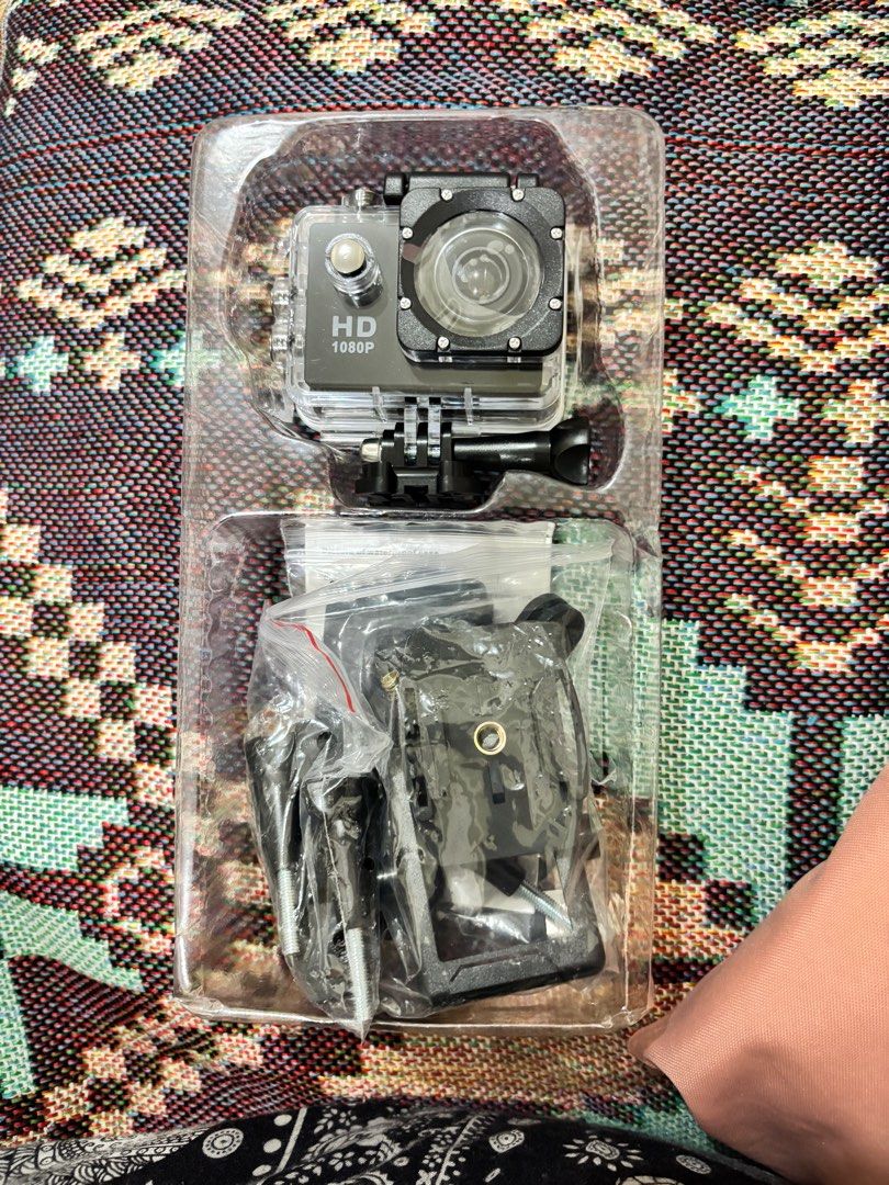 Sports Camera 1080 (Category: Video Cameras) located in Manila. Submitted by minimizingcloset (Listing ID 1388652410, Image 3). Description: 1080p Waterproof camera 2 Inches Screen Video 1920*1080 pixel 15 fps 1280*720 pixel 30fps Wide Angle Lens: 140 degree Waterproof up to 30M 900 mAh Battery (1.5 hours) Micro SD card Storage (Not Included).