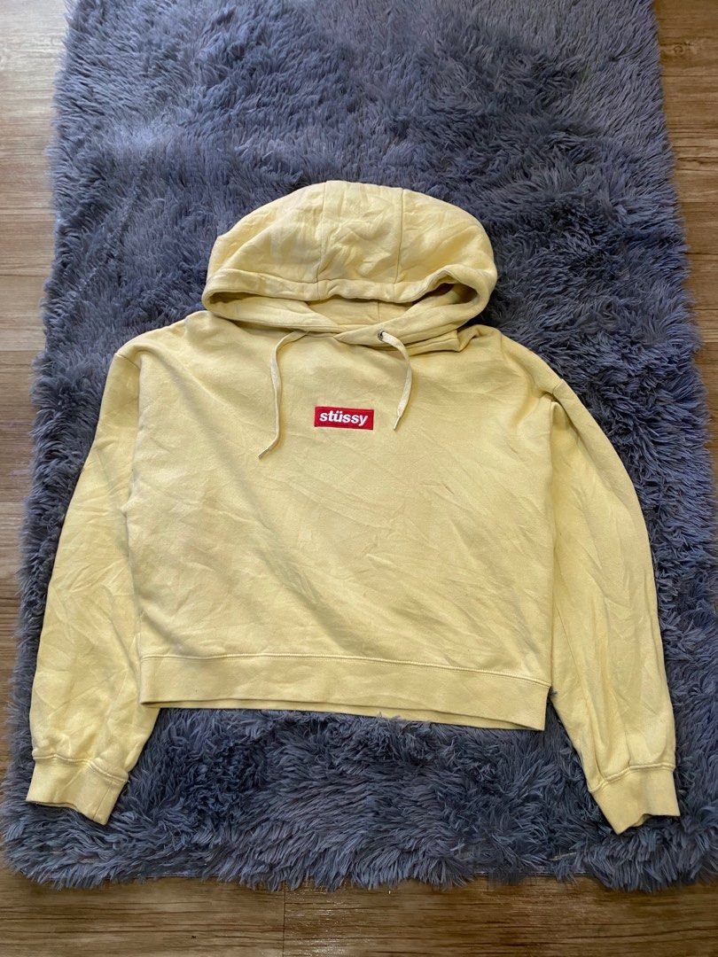 Stussy box logo hoodie (Category: Coats, Jackets and Outerwear) located in Manila. Submitted by owjayy01 (Listing ID 1388544842, Image 1). Description: Stussy box logo design Measurements: 21 length 21 width Excellent condition No issue.