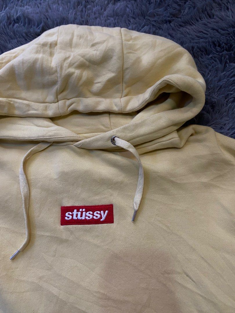 Stussy box logo hoodie (Category: Coats, Jackets and Outerwear) located in Manila. Submitted by owjayy01 (Listing ID 1388544842, Image 2). Description: Stussy box logo design Measurements: 21 length 21 width Excellent condition No issue.