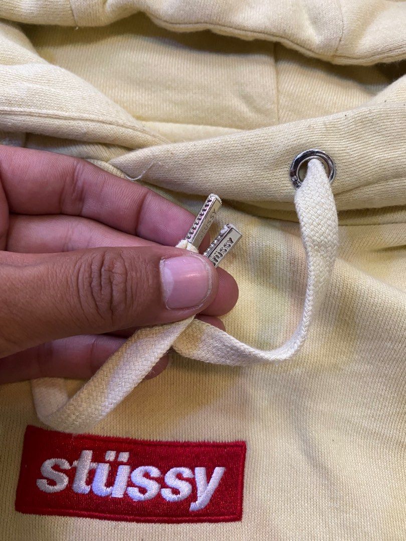Stussy box logo hoodie (Category: Coats, Jackets and Outerwear) located in Manila. Submitted by owjayy01 (Listing ID 1388544842, Image 3). Description: Stussy box logo design Measurements: 21 length 21 width Excellent condition No issue.