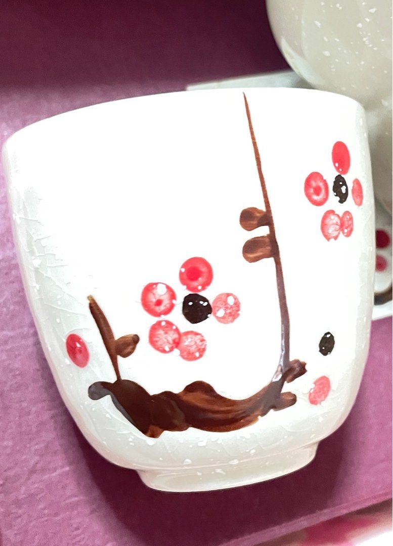Teapot Set (Category: Coffee & Tea Tableware) located in Singapore. Submitted by kate168 (Listing ID 1388528310, Image 2). Description: Japanese teapot set. Box yellowish due to keep long. Nice teapot set. Tea pot size Abt 11.5cm height x 15cm width x 1pc Cup size 7cm diameter top x height 7cm x 2pcs Can have 3-4cup tea Come w box .
