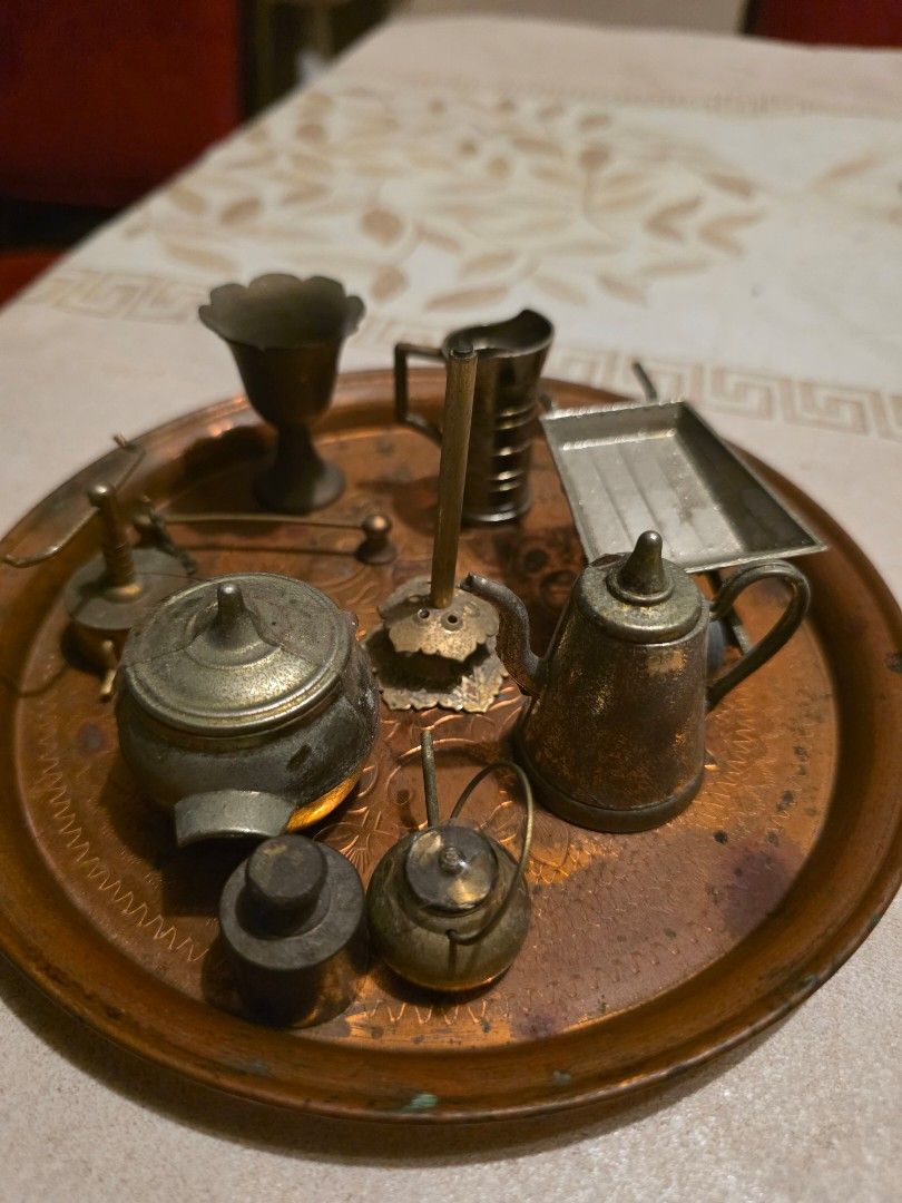 Vintage Bronze Miniature Figures with Copper Plate (Category: Vintage Collectibles) located in Las Pinas. Submitted by lovedbymariee (Listing ID 1388621948, Image 1). Description: take all Bronze mini figures, copper plate Location: Las Piñas.