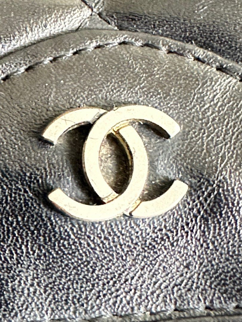 Vintage Chanel wallet (Category: Luxury Bags & Wallets) located in Quezon City. Submitted by skinnyshopaholic (Listing ID 1388547910, Image 2). Description: No more holo sticker as it is vintage. No haggling pls..
