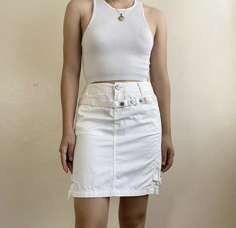 Vintage Levi's White Cargo Skirt (Category: Skirts) located in Paranaque City. Submitted by thematerialworld (Listing ID 1388635954, Image 1). Description: Bought from @hunvintage in IG Picture by @hunvintage in IG Measurements: W28 H34 L16.