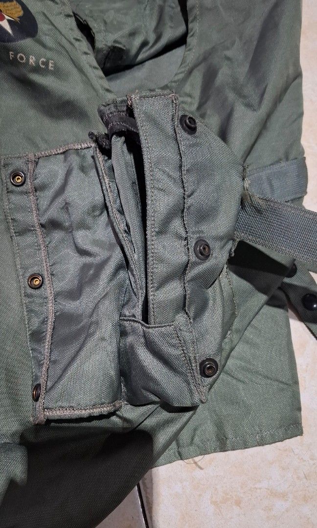 Vintage military vest (Category: Vests) located in Baguio. Submitted by thriftrot (Listing ID 1388648657, Image 2). Description: collector piece 1950 us airforce radio carrier vest medium in bery good condition no issue loc. baguio add shipping fee.