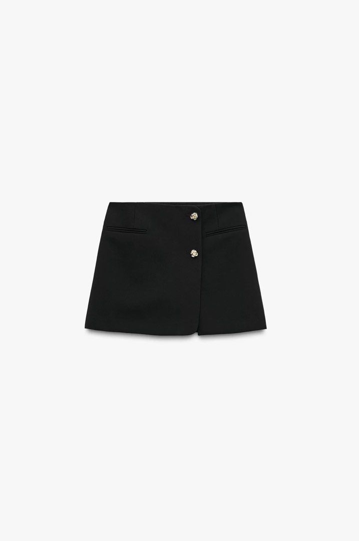 Zara Skort (Category: Shorts) located in Santa Rosa. Submitted by poshthreadsph (Listing ID 1388515308, Image 1). Description: Brandnew with tags‼️‼️‼️ 💯Original not overruns ☝️NO ACTUAL PHOTOS, WHAT YOU SEE IS WHAT YOU GET 📍SIZE: Small 🎨Color may vary due to lighting 🖤No haggling for brandnew items ❤️ Shipping: Gogo Express, J&t, Lalamove 📍No shipping every sun.