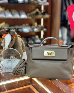 （分類：）位於 。 由 360_Luxury 提交（商品編號 1371131689，圖片 1）。簡介： 。