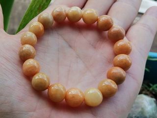 翡翠A貨【黃翡手串】
黃翡珠,直徑約10.5mm左右,18粒珠,黃翡珠部分珠飄紅翡。完美度達九成,個別珠不夠圓滿,其餘品相完好。珠手串直徑中等,適合女士或小手男士佩帶。夏日清爽超值價$38064245834526082110