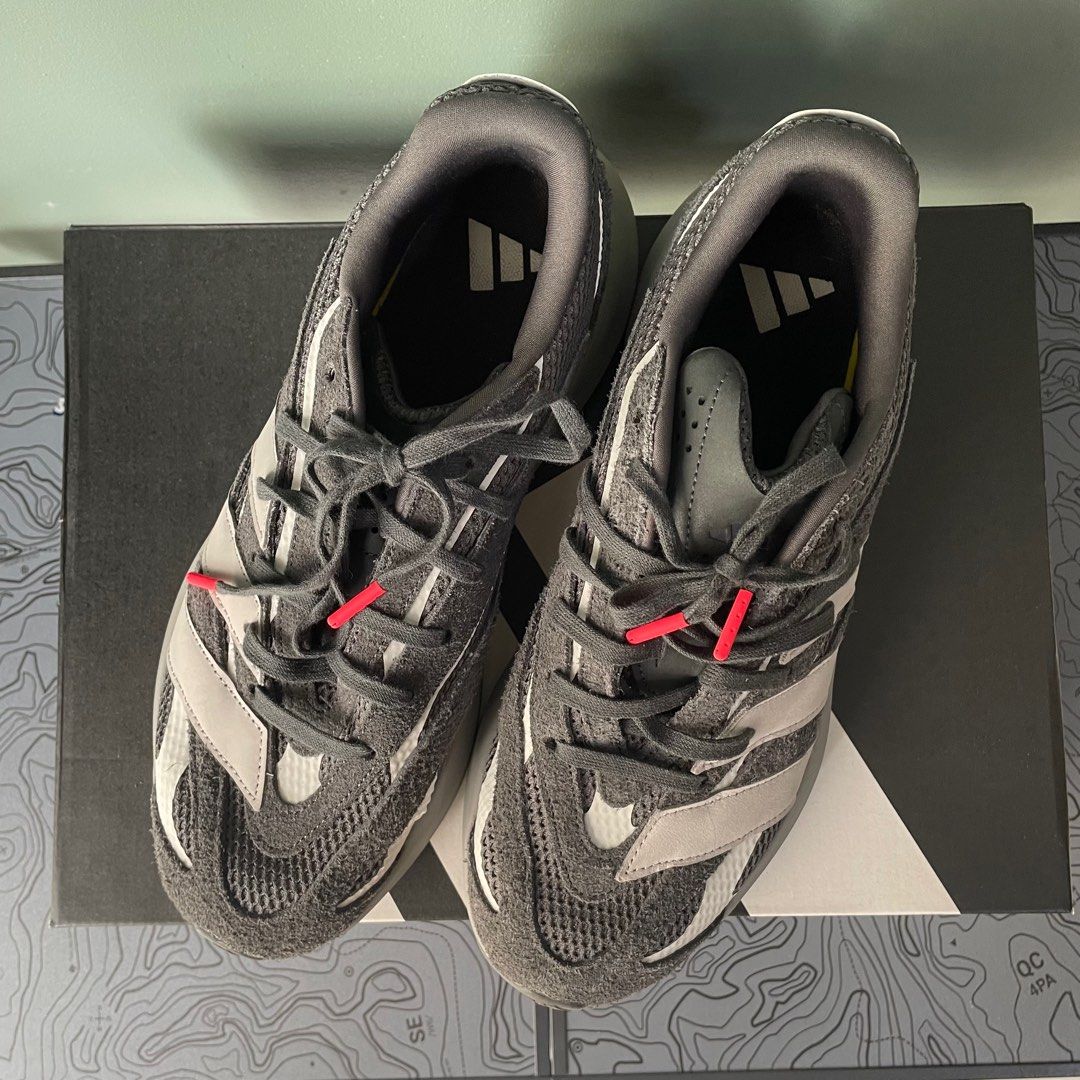 Adidas Lightblaze (Category: Sneakers) located in Kuala Lumpur. Submitted by nasir_ibrahim (Listing ID 1388728607, Image 3). Description: Original item Negotiate available ❌ lowballer Tak sesuai dgn kaki sy yg sakit Gout. Bahagian tip & vamp tu agak keras bg saya. Reason: Need an urgent money..