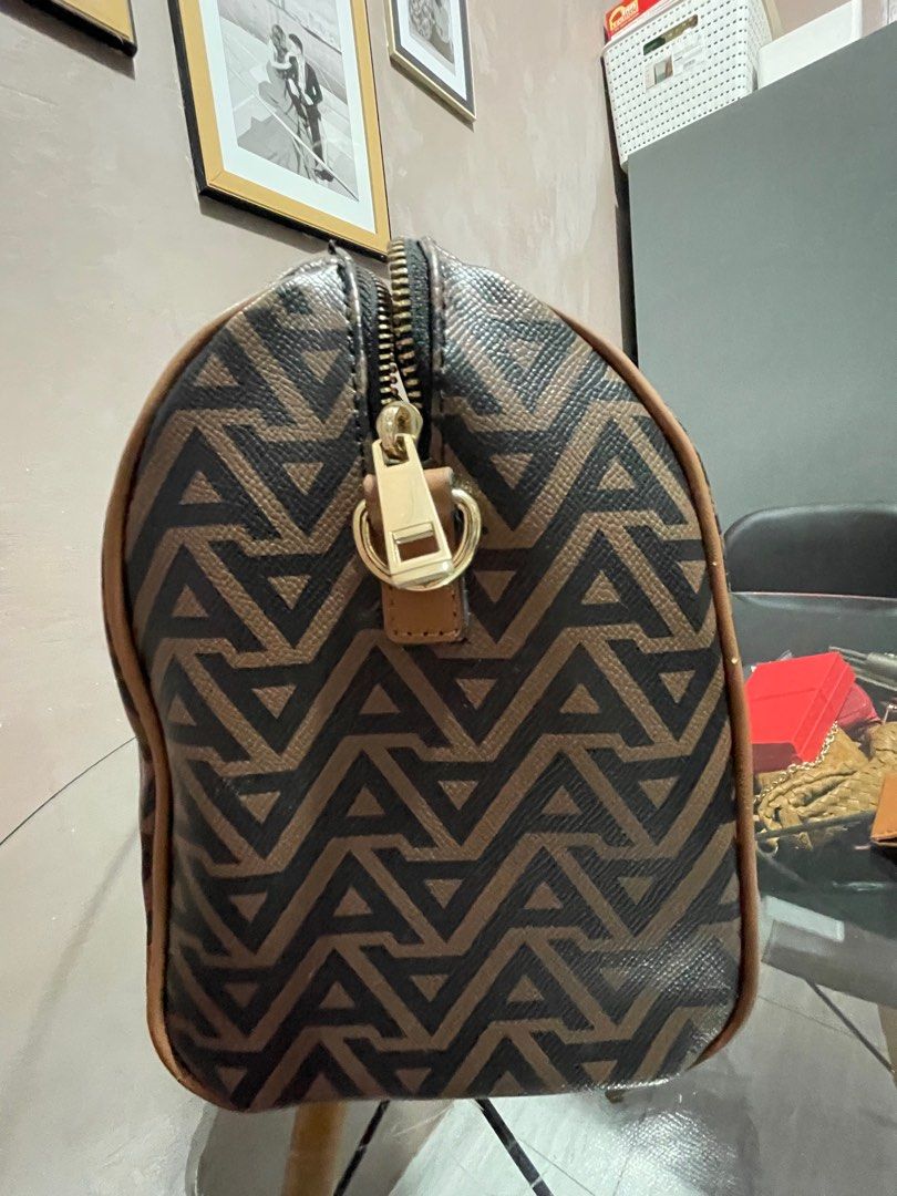 Aldo Bowler Bag (Category: Purses & Pouches) located in Manila. Submitted by erickadcm (Listing ID 1388745682, Image 1). Description: Aldo Bowler Bag No issues Clean Gold hardware.