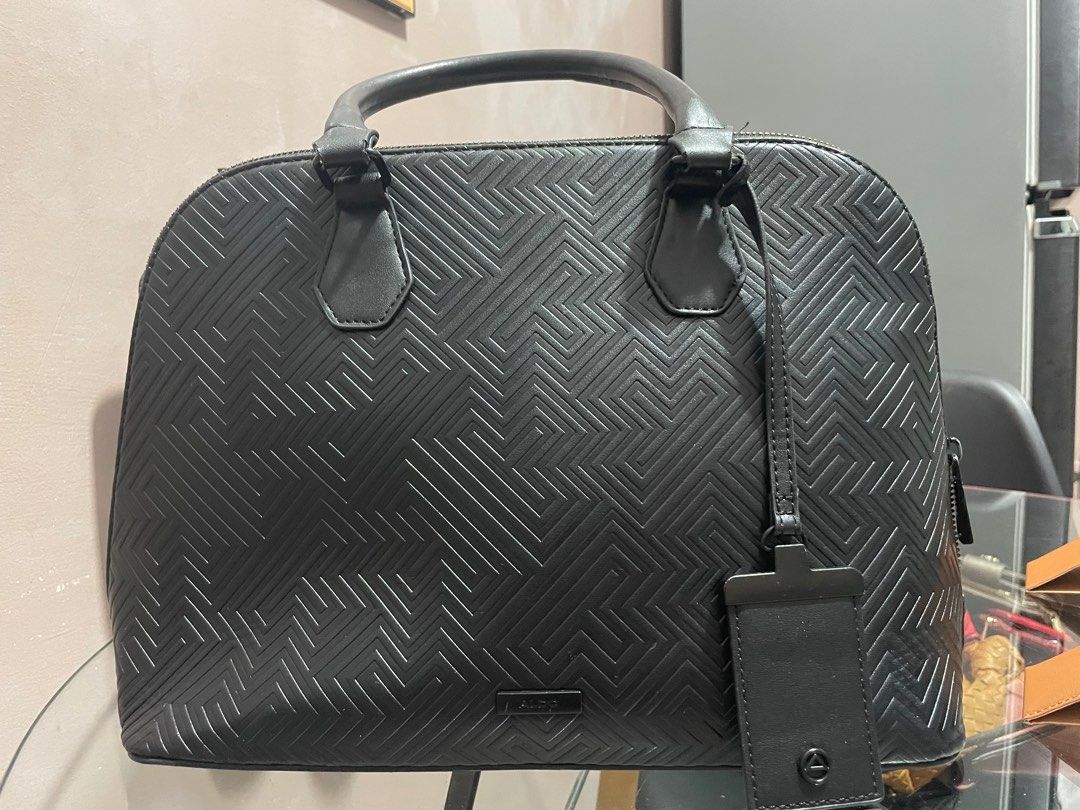 Aldo Shoulder Bag (Category: Shoulder Bags) located in Manila. Submitted by erickadcm (Listing ID 1388745888, Image 3). Description: No issuesGood condition.
