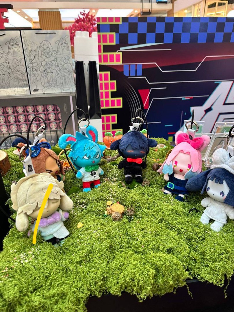 Alien stage Rabbit Vinyl plush GO, Hobbies & Toys, Memorabilia ...