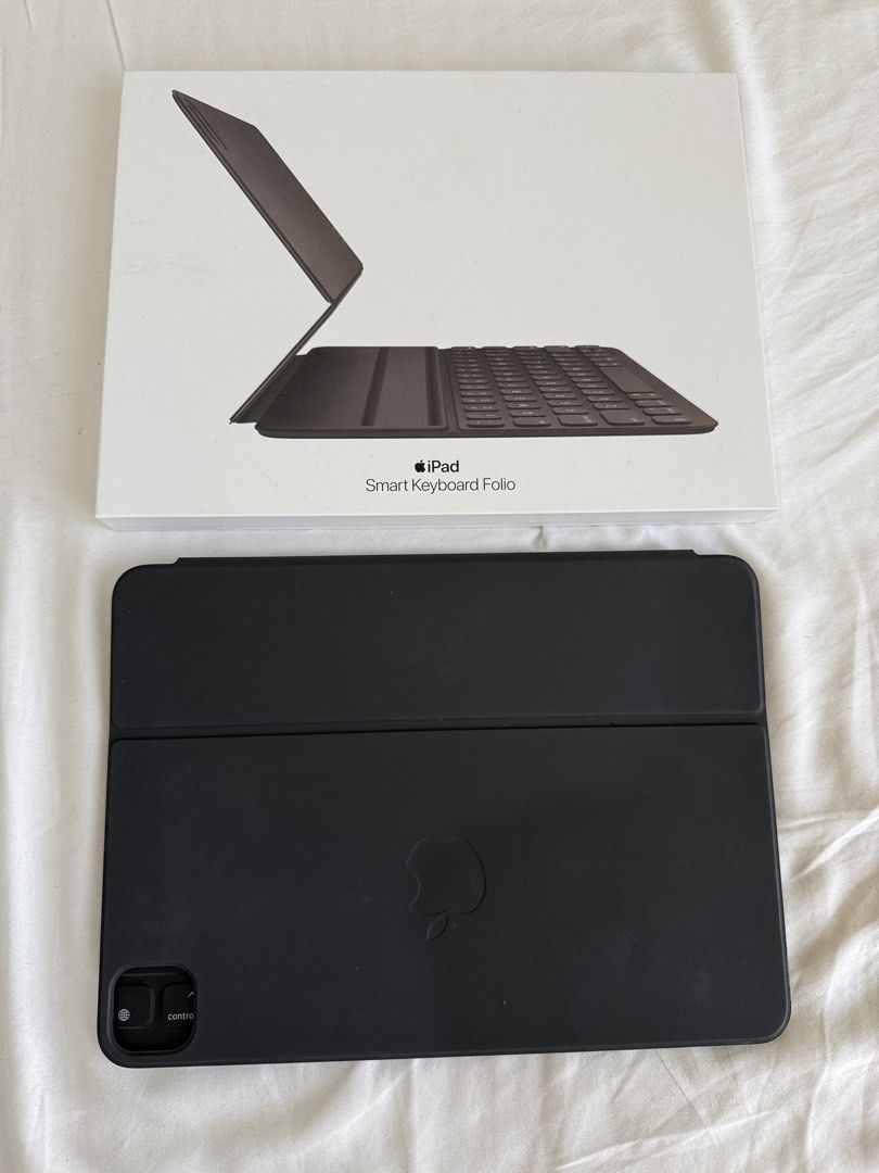 Apple Smart Folio Keyboard 11 Inches for Ipad Pro (Category: Computer Keyboard) located in Makati City. Submitted by beshbuy (Listing ID 1368491724, Image 3). Description: Apple Smart Folio Keyboard 11 Inches for Ipad Pro PRELOVED - Lightly used and in good condition - with box Slight negotiable no low baller please. MOP BPI, BDO, GCASH, MAYA Shipping via grab or gogoexpress for same day delivery I can only deliver 730pm onwards No meet ups .